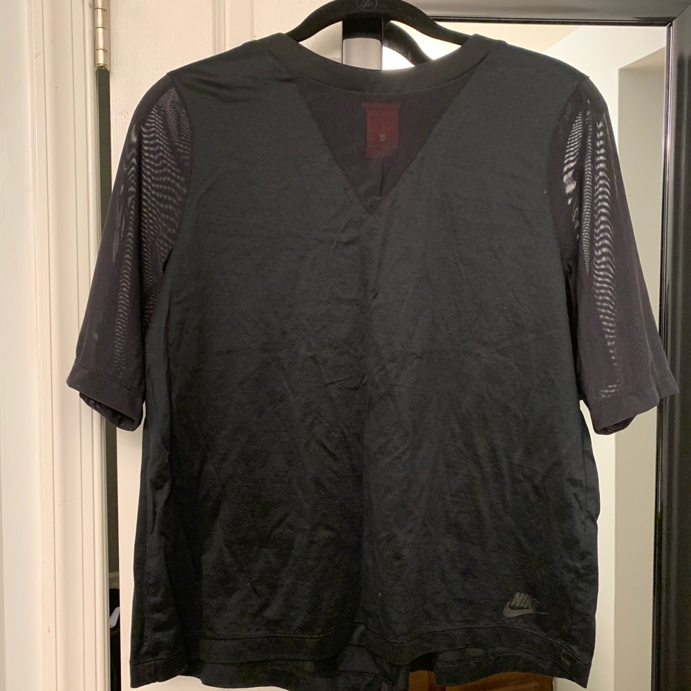 Nike NWOT black mesh sleeve top size M